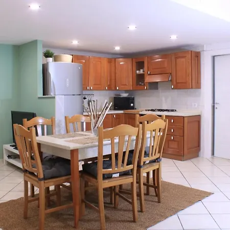 Daire A Casa E Cardetella